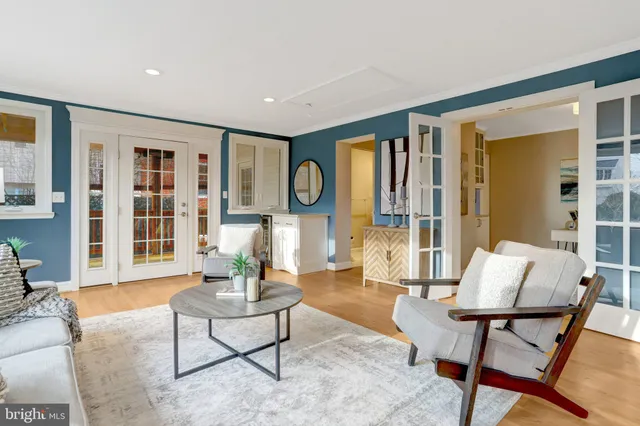 $1,250,000 | 5210 25th Place North, Arlington, VA 22207