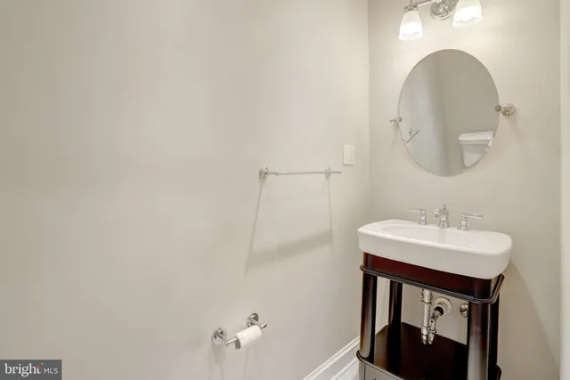 $1,250,000 | 5210 25th Place North, Arlington, VA 22207