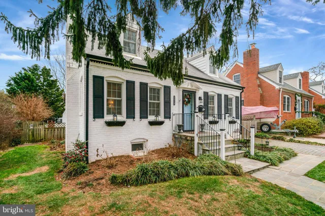 $1,250,000 | 5210 25th Place North, Arlington, VA 22207