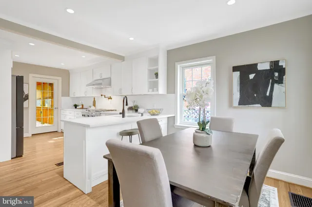 $1,250,000 | 5210 25th Place North, Arlington, VA 22207