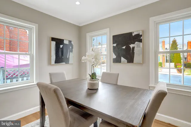 $1,250,000 | 5210 25th Place North, Arlington, VA 22207