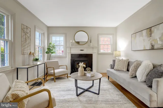 $1,250,000 | 5210 25th Place North, Arlington, VA 22207