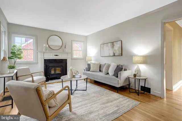 $1,250,000 | 5210 25th Place North, Arlington, VA 22207