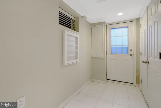 $1,250,000 | 5210 25th Place North, Arlington, VA 22207