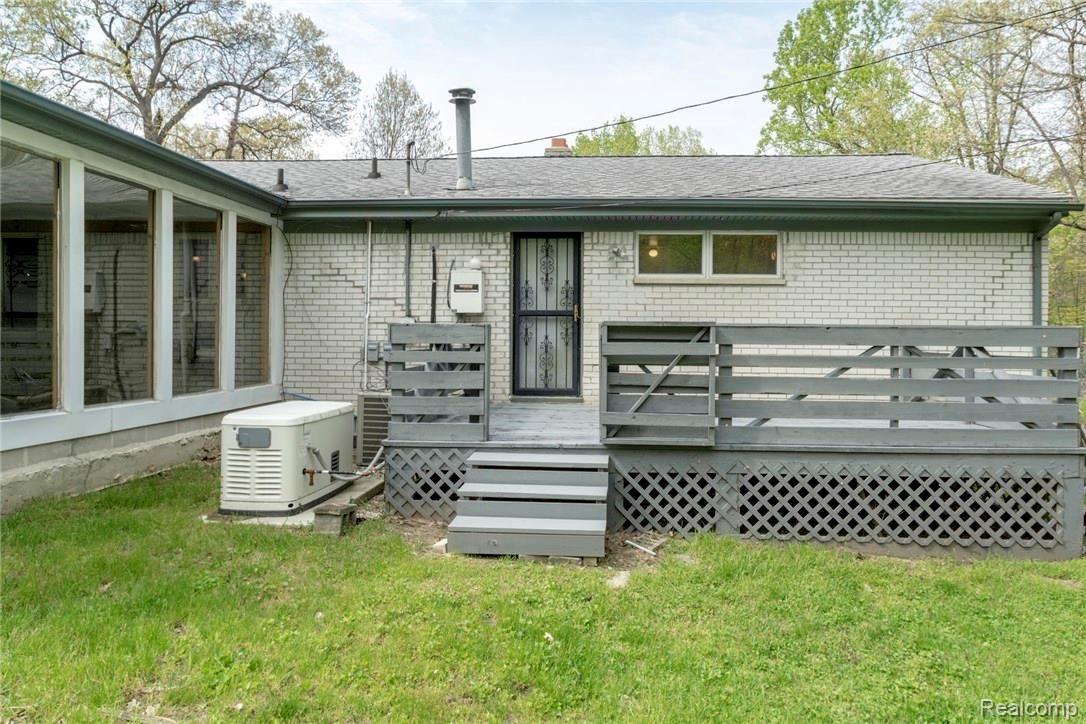 44069 Wear Road Belleville, MI 48111 - Photo 3 of 14 wear deck.jpg