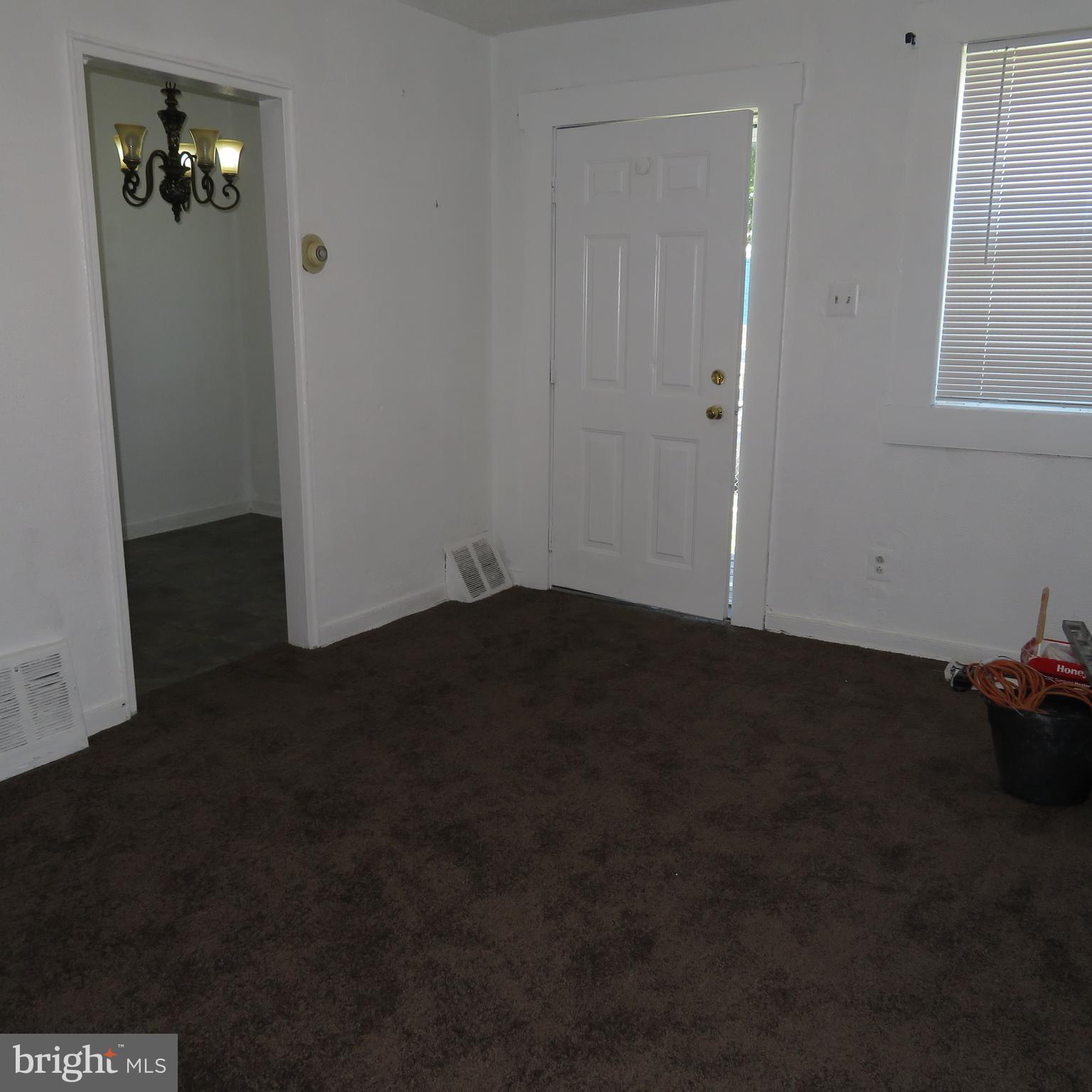 1033 Burnside Road Sharon Hill, PA 19079 - Photo 8 of 20 LIVING ROOM