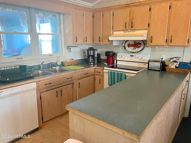 $2,500 | 5204 Ocean Drive, Emerald Isle, NC 28594