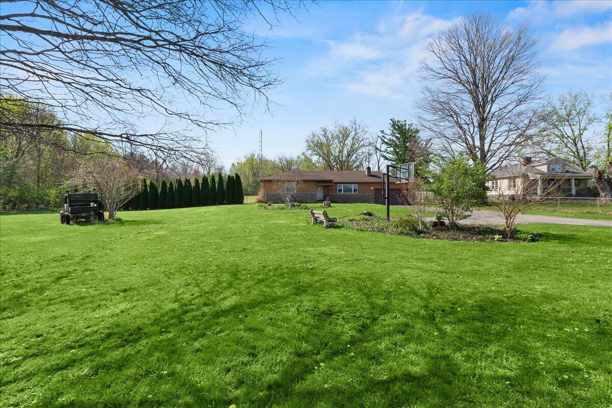 2821 Dayton Springfield Road Springfield, OH 45506 - Photo 3 of 51