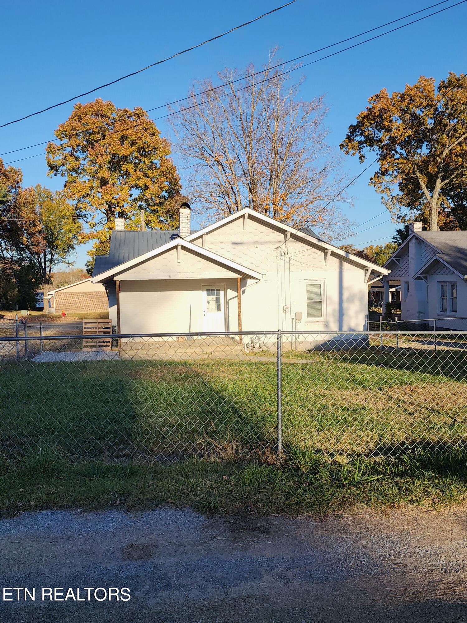 151 North Main Street Oneida, TN 37841 - Photo 6 of 21 20231025_175109