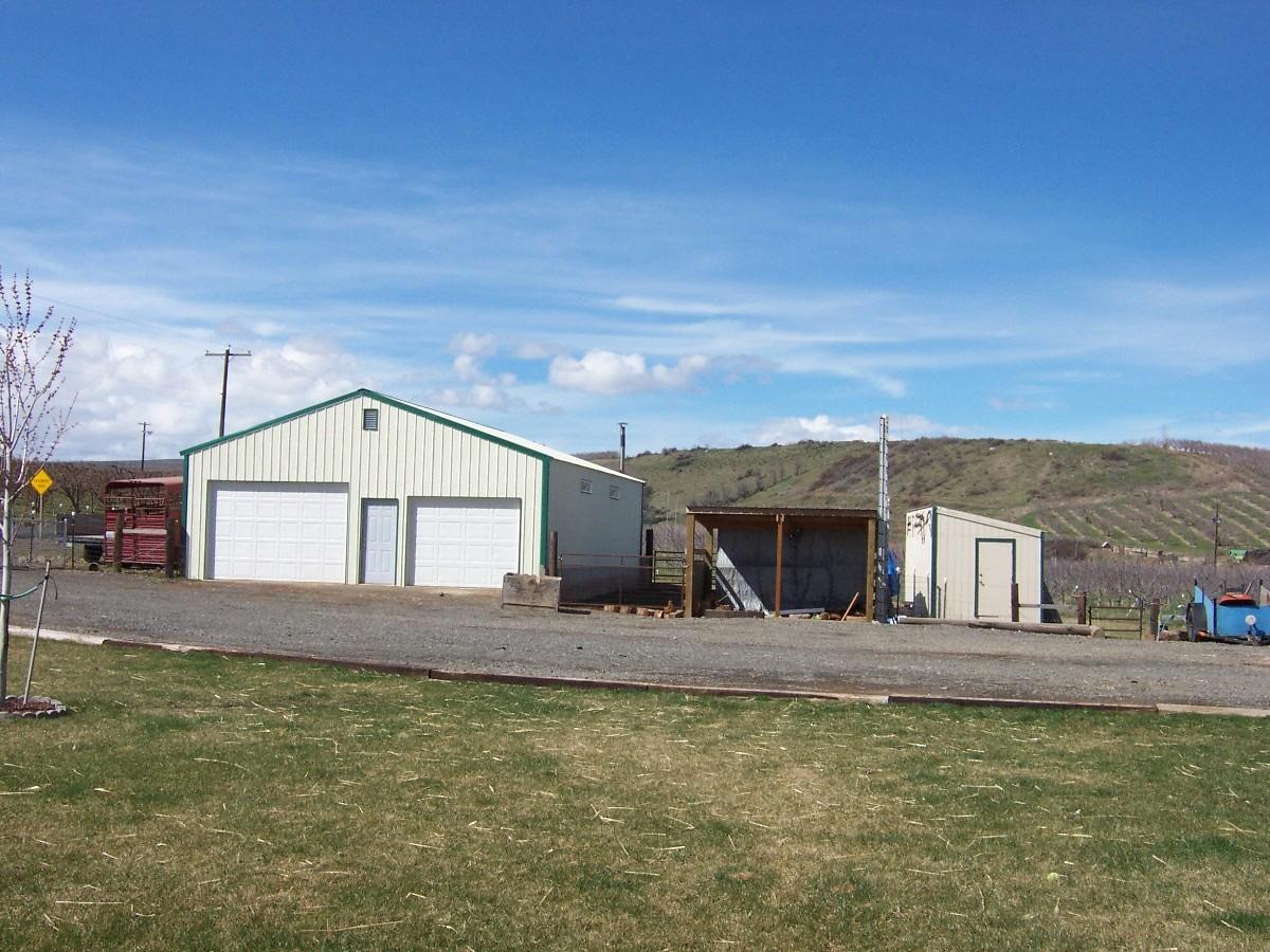 501 Sharp Road Tieton, WA 98947 - Photo 13 of 13 a front view of a house with a yard