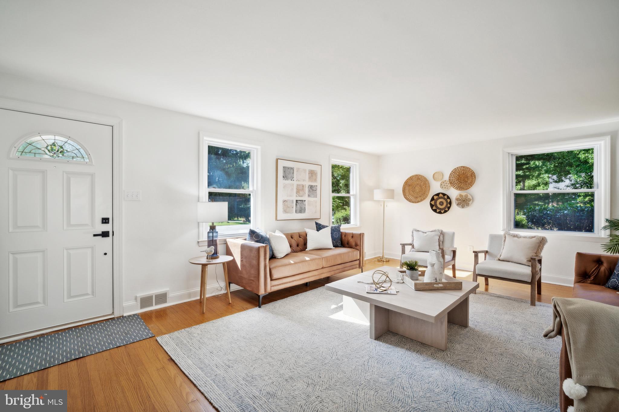 206 Grandview Road Media, PA 19063 - Photo 5 of 27 Living Room