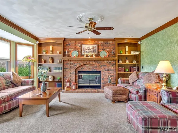 $415,000 | 450 Paul Drive, Waterloo, IL 62298