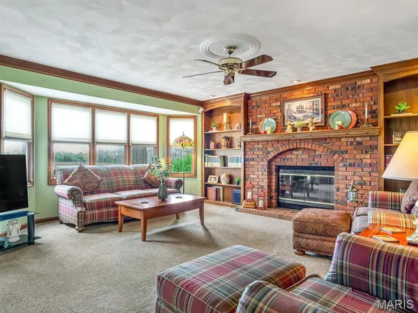 $415,000 | 450 Paul Drive, Waterloo, IL 62298