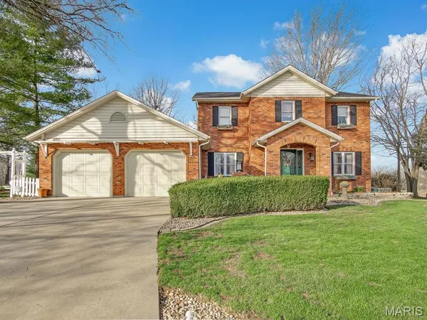 $415,000 | 450 Paul Drive, Waterloo, IL 62298