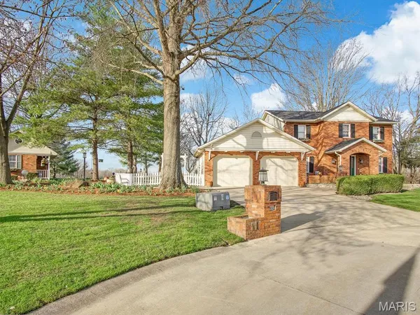 $415,000 | 450 Paul Drive, Waterloo, IL 62298