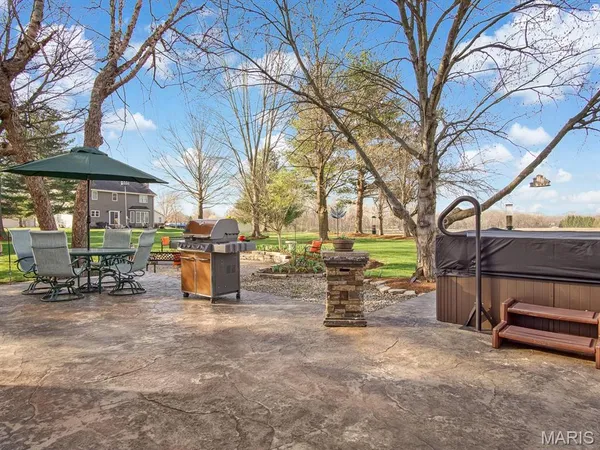 $415,000 | 450 Paul Drive, Waterloo, IL 62298