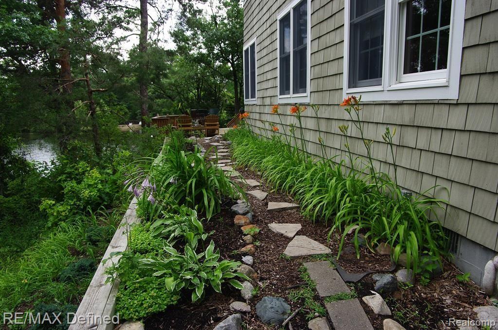 1190 Seneca Road Lake Orion, MI 48362 - Photo 21 of 47 Summer 2009 013.jpg