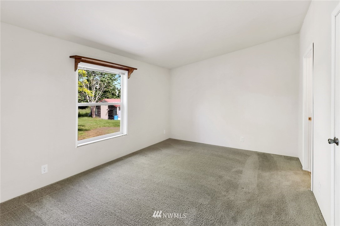 6752 Goodwin Road Everson, WA 98247 - Photo 15 of 28 an empty room with windows