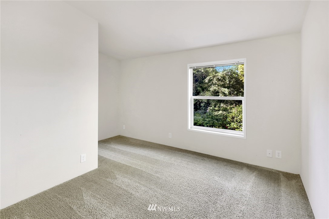 6752 Goodwin Road Everson, WA 98247 - Photo 20 of 28 an empty room with a window