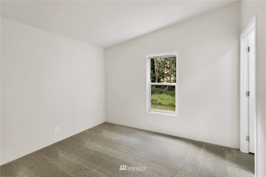 6752 Goodwin Road Everson, WA 98247 - Photo 22 of 28 an empty room with a window