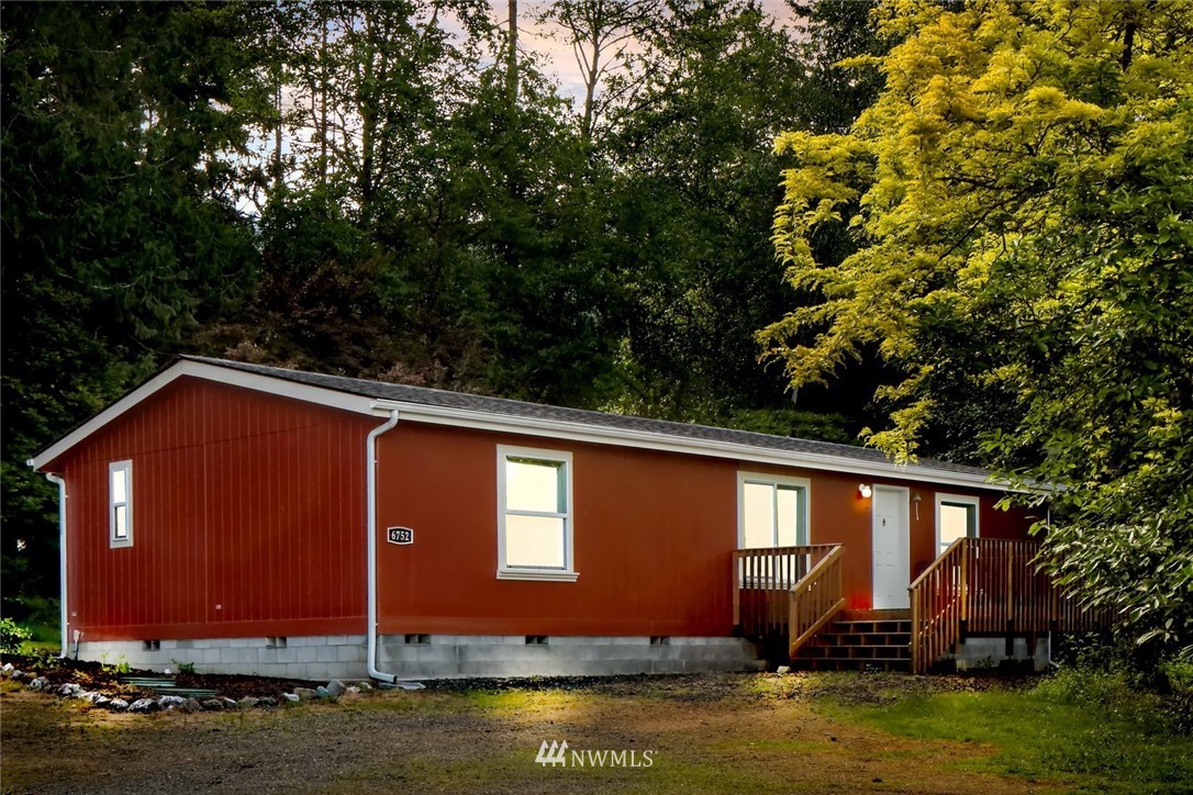 6752 Goodwin Road Everson, WA 98247 - Photo 26 of 28 a front view of house with yard