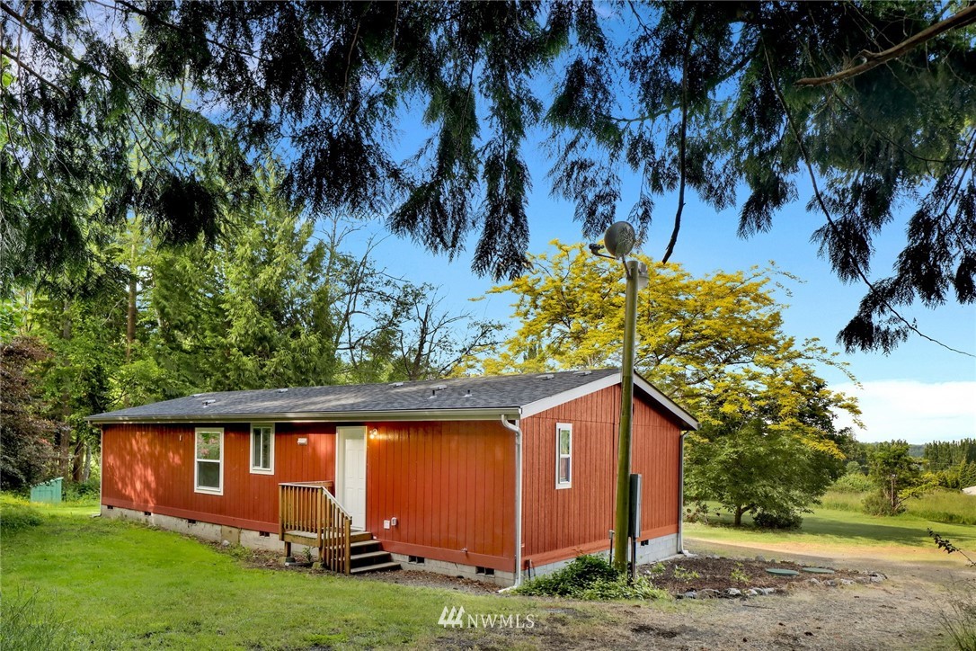 6752 Goodwin Road Everson, WA 98247 - Photo 4 of 28 a view of a backyard with large tree