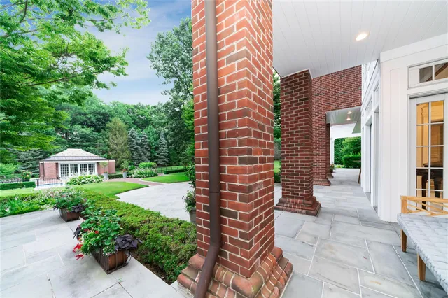 $10,300,000 | 11 Dupont Court, Greenvale, NY 11548