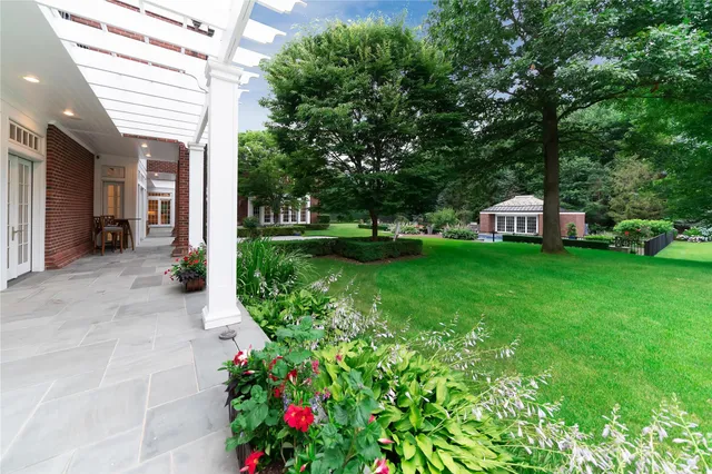 $10,300,000 | 11 Dupont Court, Greenvale, NY 11548