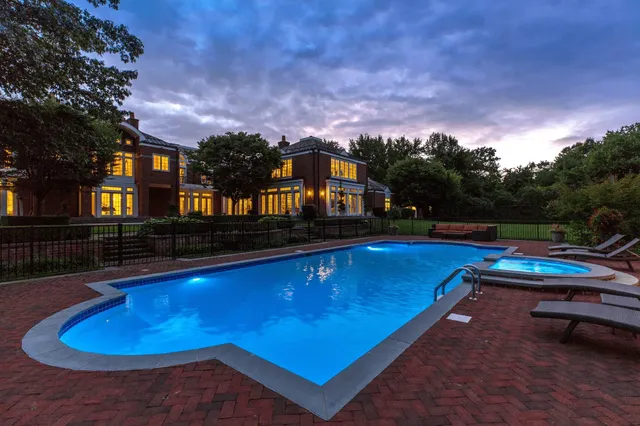 $10,300,000 | 11 Dupont Court, Greenvale, NY 11548