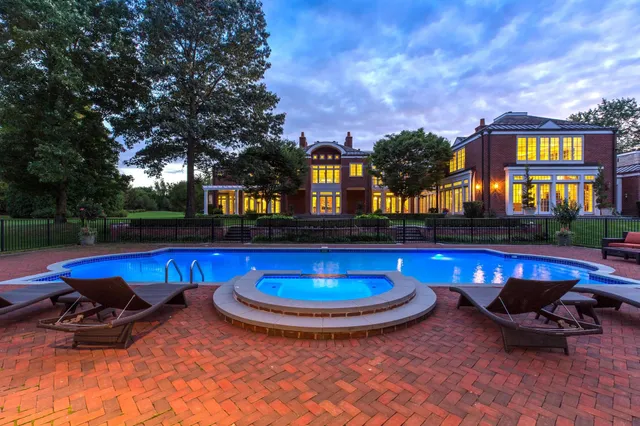 $10,300,000 | 11 Dupont Court, Greenvale, NY 11548