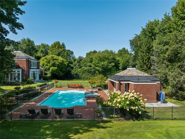 $10,300,000 | 11 Dupont Court, Greenvale, NY 11548