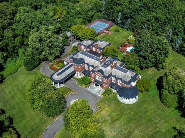 $10,300,000 | 11 Dupont Court, Greenvale, NY 11548