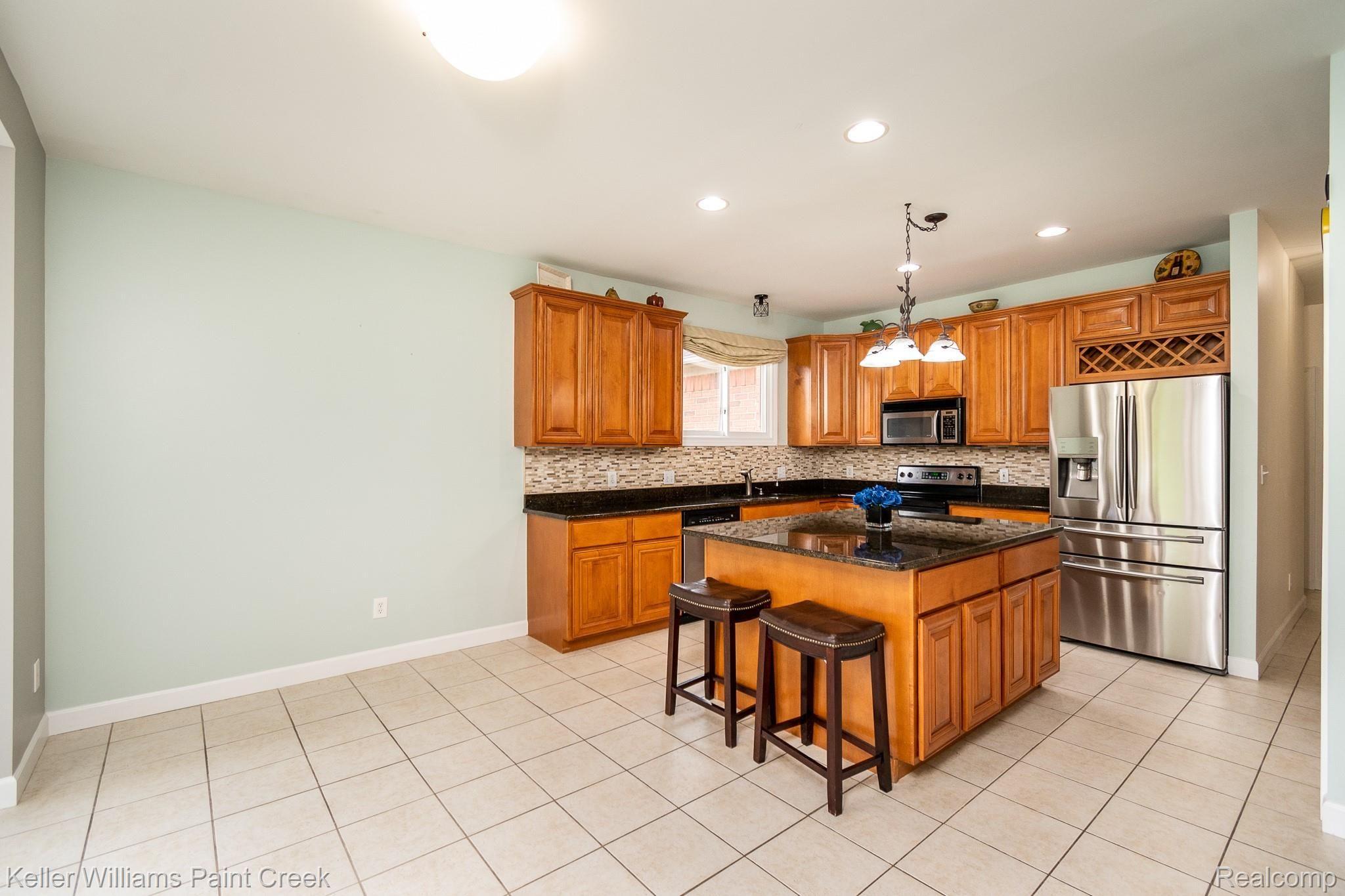 3307 Hazelton Avenue Rochester, MI 48307 - Photo 12 of 41 Kitchen with granite counter tops