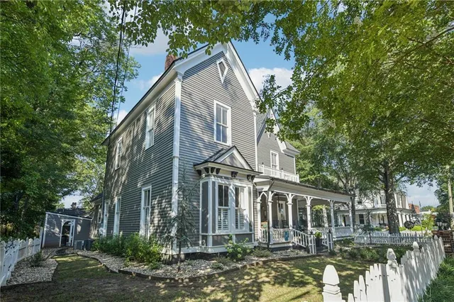 $789,900 | 207 East Hightower Trail, Social Circle, GA 30025