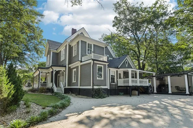 $789,900 | 207 East Hightower Trail, Social Circle, GA 30025