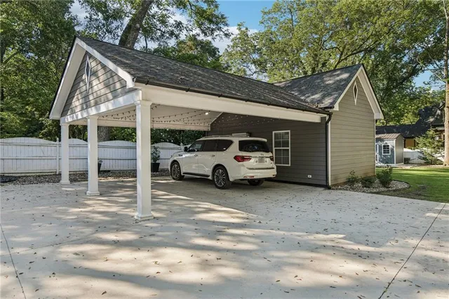 $789,900 | 207 East Hightower Trail, Social Circle, GA 30025