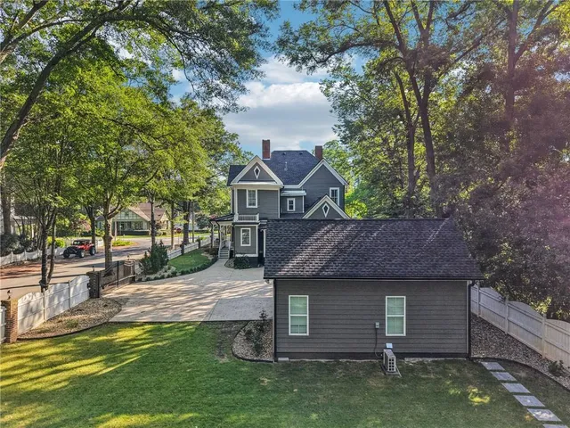 $789,900 | 207 East Hightower Trail, Social Circle, GA 30025