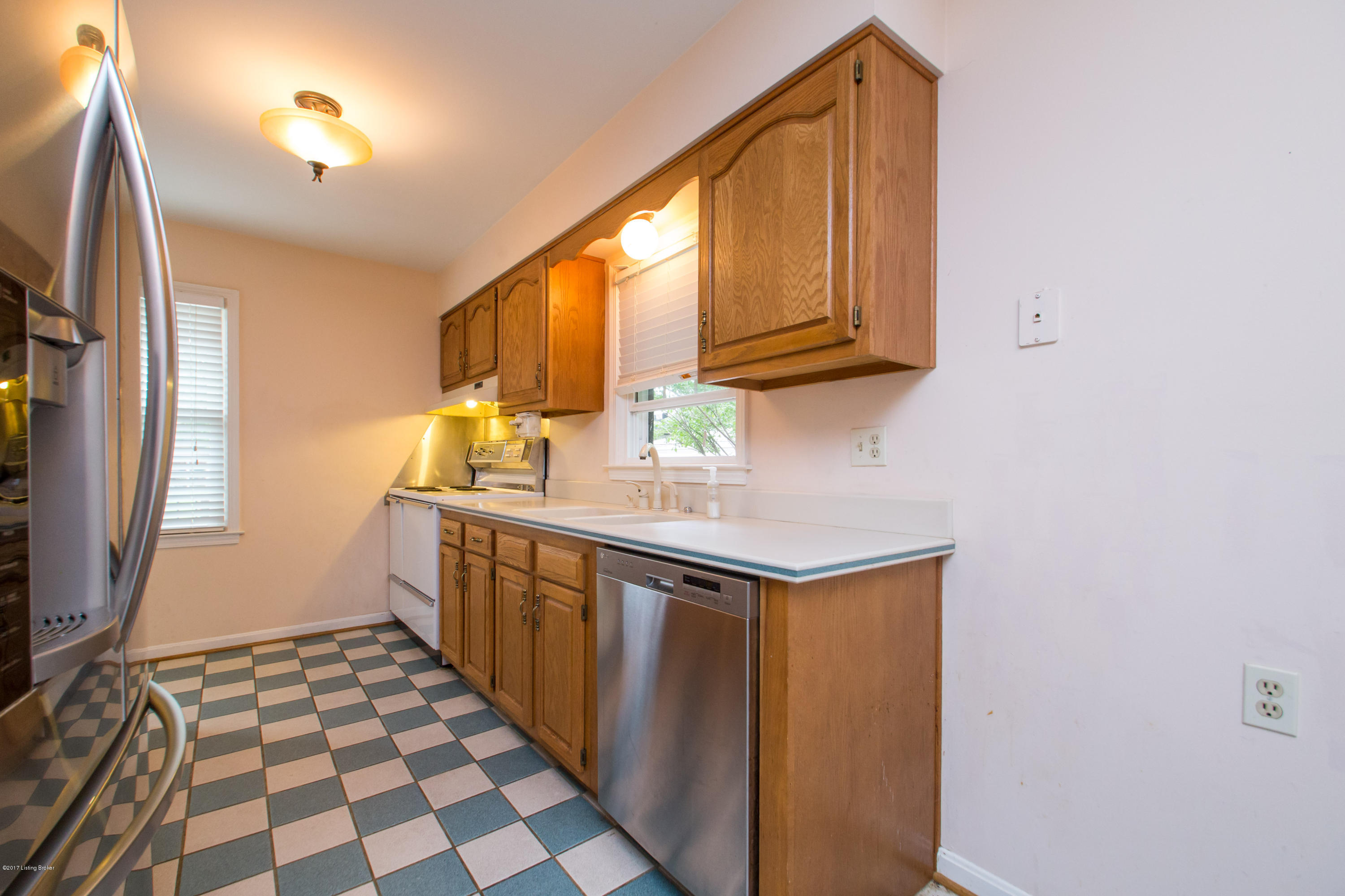 127 Buttercup Road Louisville, KY 40218 - Photo 10 of 51 127_Buttercup_Rd-28