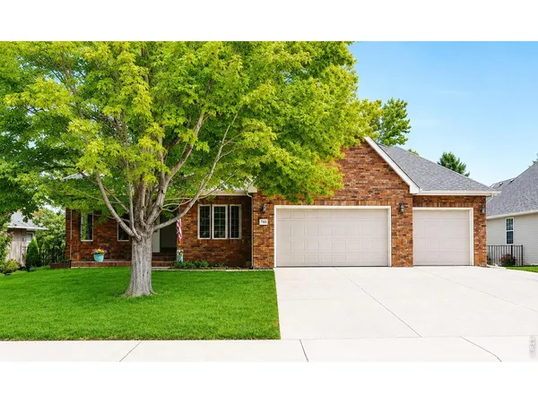 a view of house with backyard