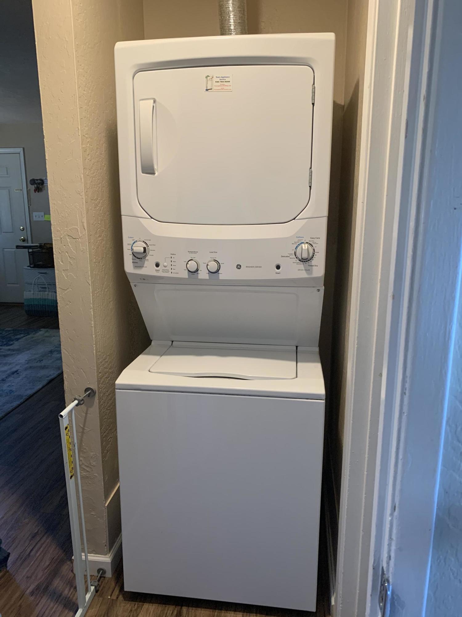 3242 Lawrence Road Redding, CA 96002 - Photo 17 of 17 a utility room with dryer and washer