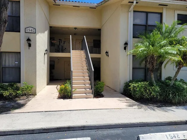 $1,900 | 1542 Lake Crystal Drive, Unit H, West Palm Beach, FL 33411