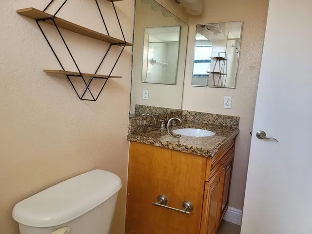 $1,900 | 1542 Lake Crystal Drive, Unit H, West Palm Beach, FL 33411