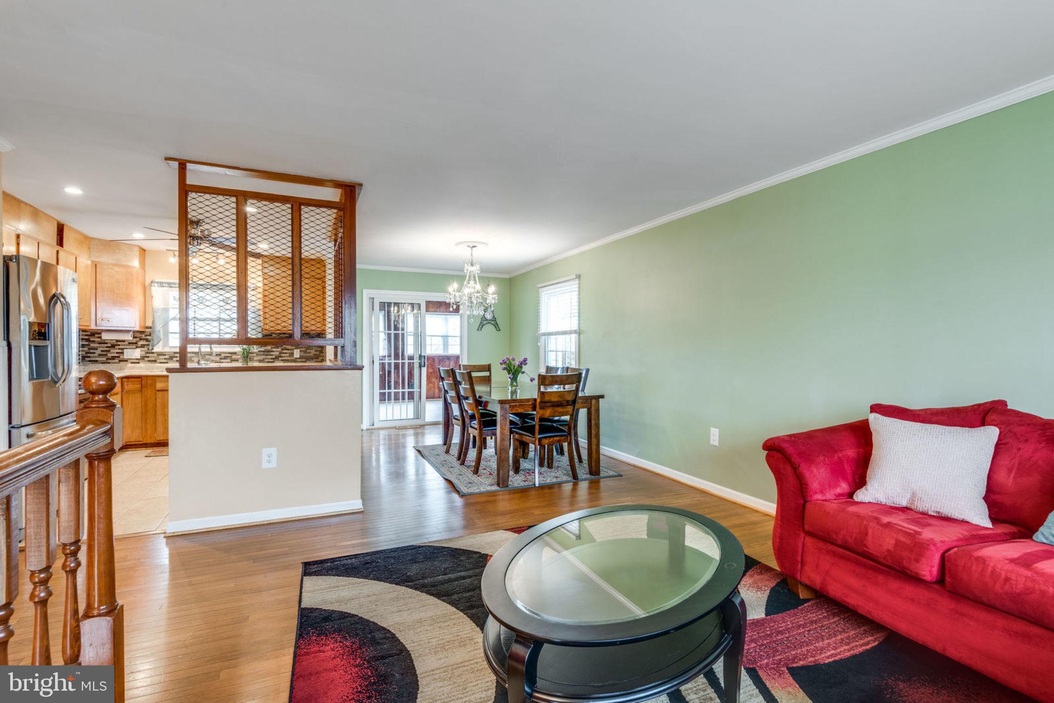 316 Williamsburg Road Sterling, VA 20164 - Photo 6 of 39 Living & Dining Room