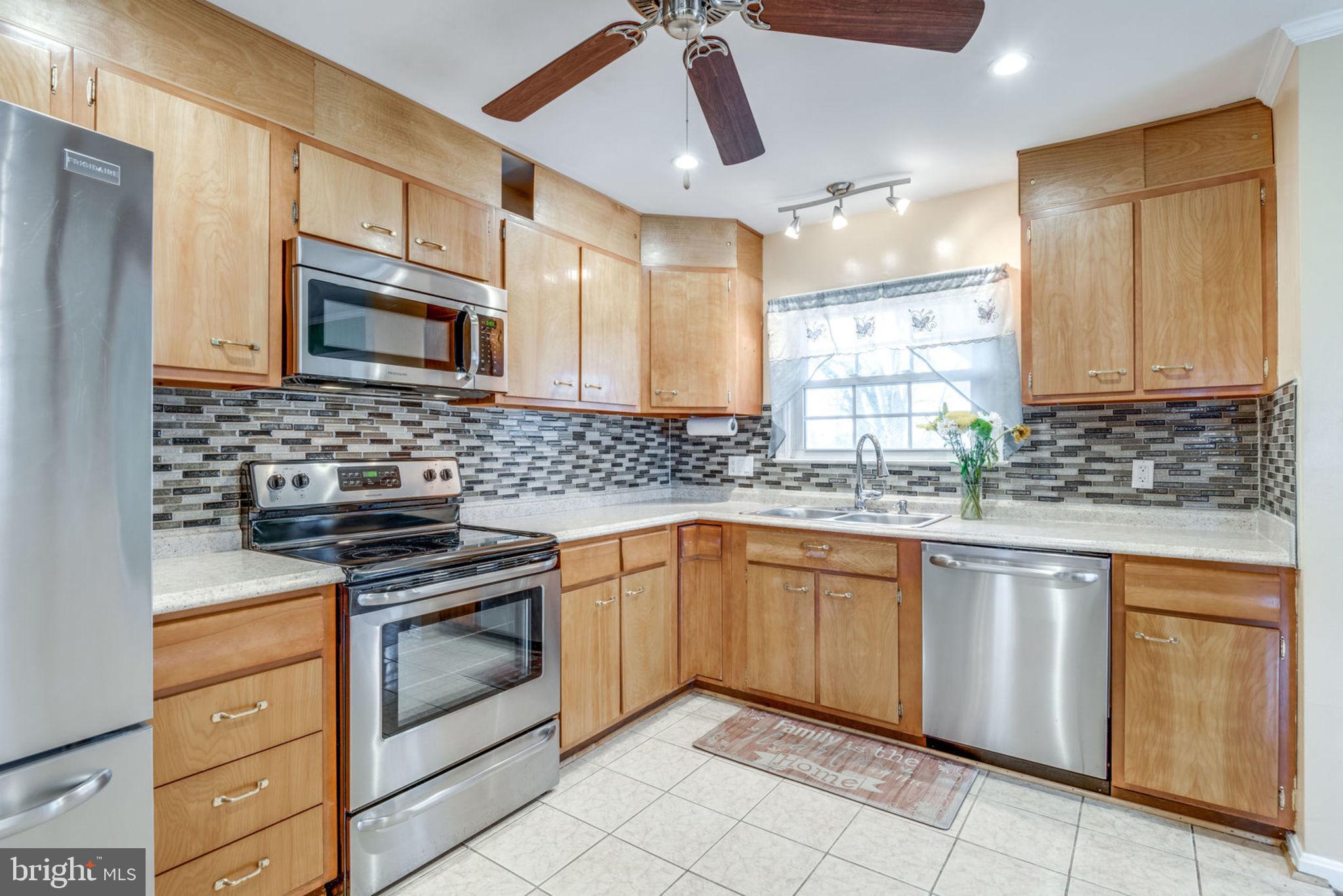 316 Williamsburg Road Sterling, VA 20164 - Photo 9 of 39 Kitchen - SS Appliances