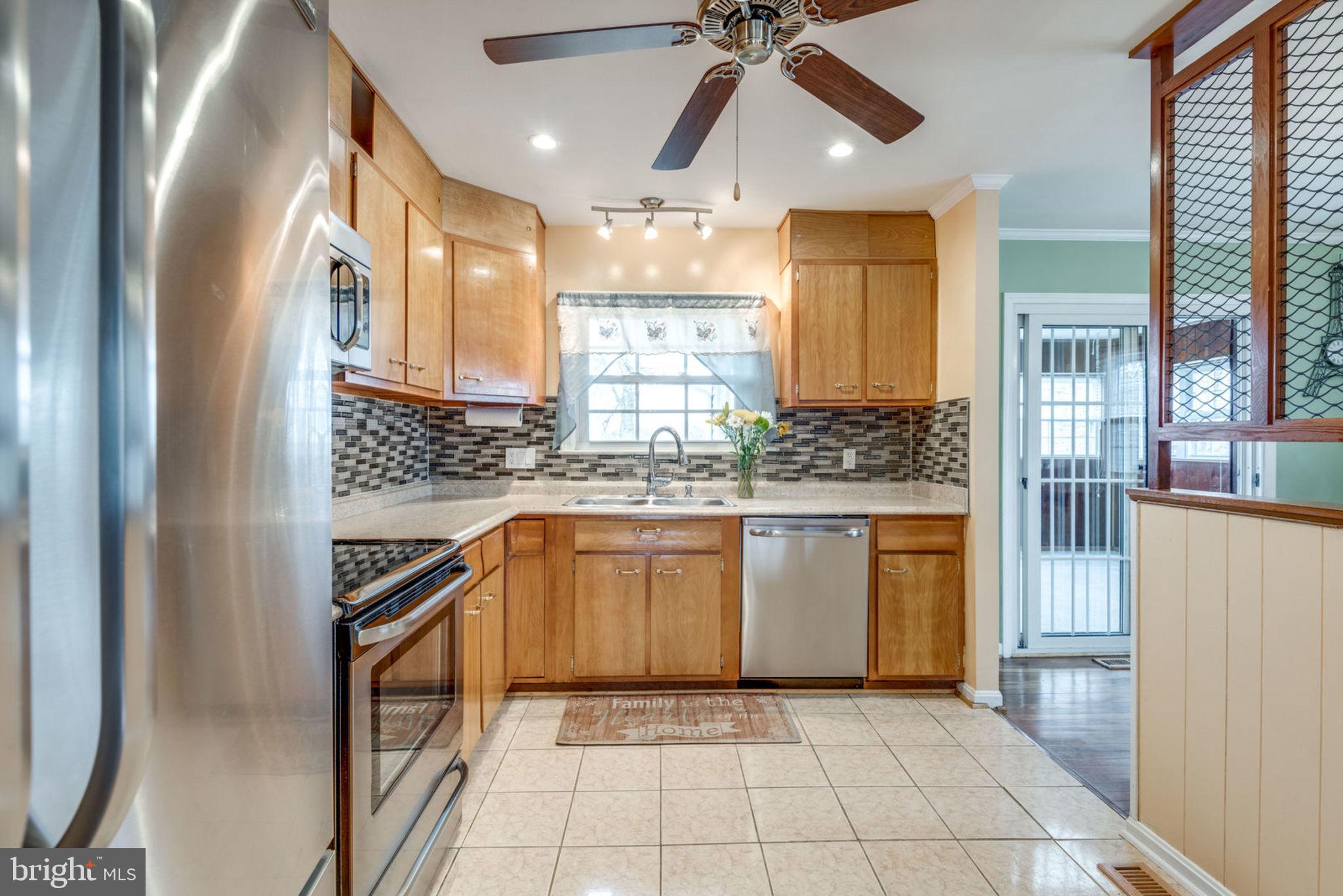 316 Williamsburg Road Sterling, VA 20164 - Photo 10 of 39 Kitchen