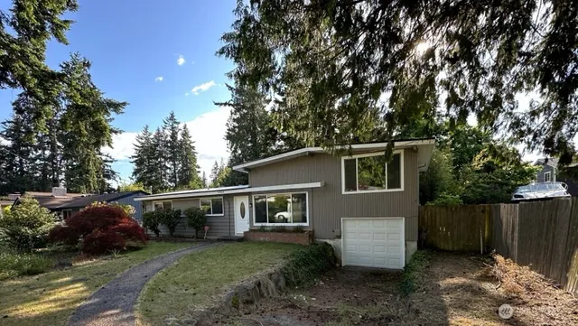 $800,000 | 24104 105th Place West, Edmonds, WA 98020
