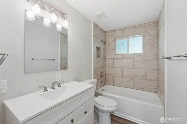 $800,000 | 24104 105th Place West, Edmonds, WA 98020