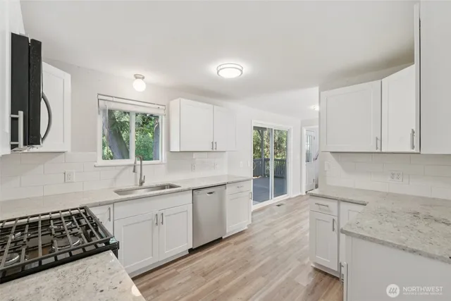 $800,000 | 24104 105th Place West, Edmonds, WA 98020