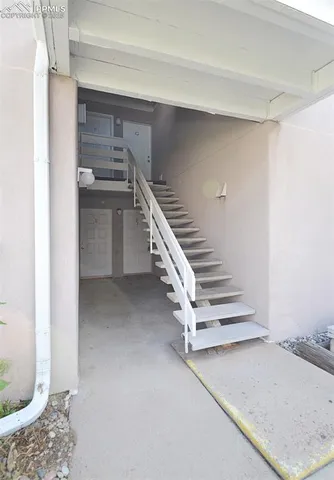 a view of entryway and kitchen