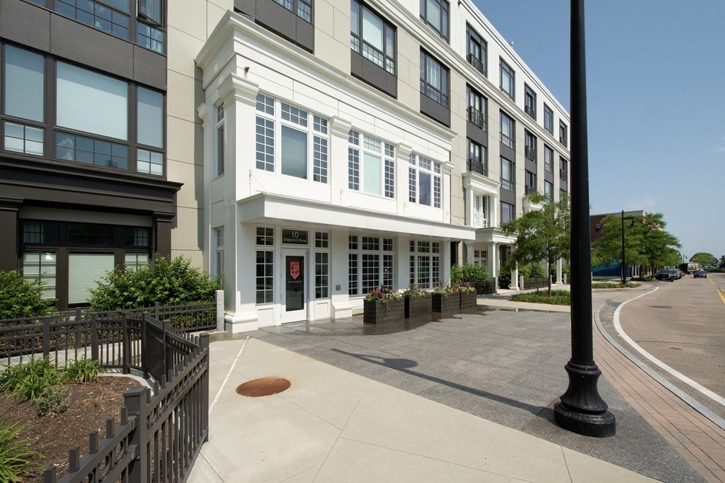 10 Shipyard Drive, Unit 102 Hingham, MA 02043 - Photo 22 of 31 a front view of a building with street